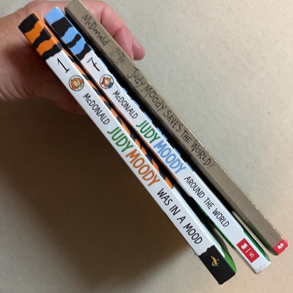 📚 3-Book Bundle Judy Moody Series # 1,3 & 7 - Picture 2 of 14